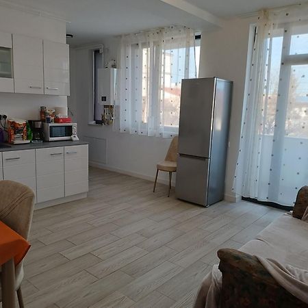 Apartament 2 Camere, Bloc Nou, Langa Promenada Moll, Capacitate 4 Persoane クラヨーヴァ エクステリア 写真