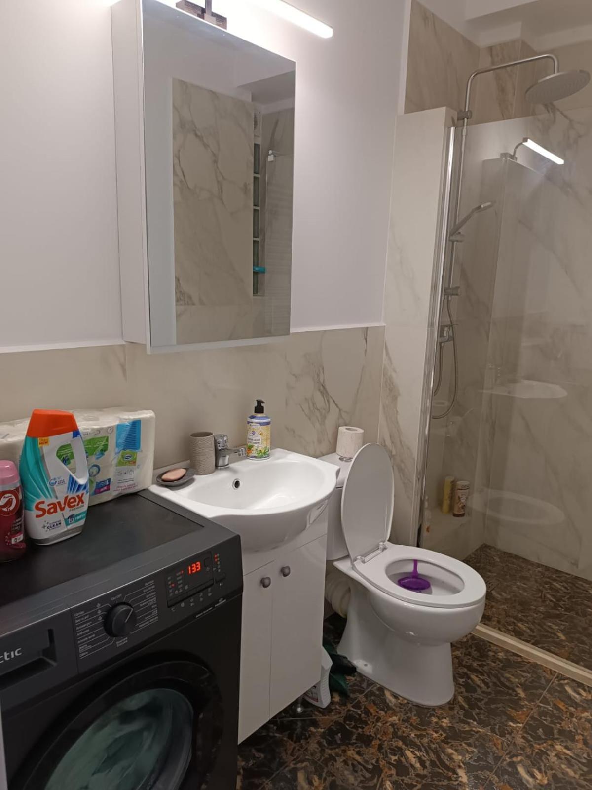 Apartament 2 Camere, Bloc Nou, Langa Promenada Moll, Capacitate 4 Persoane クラヨーヴァ エクステリア 写真