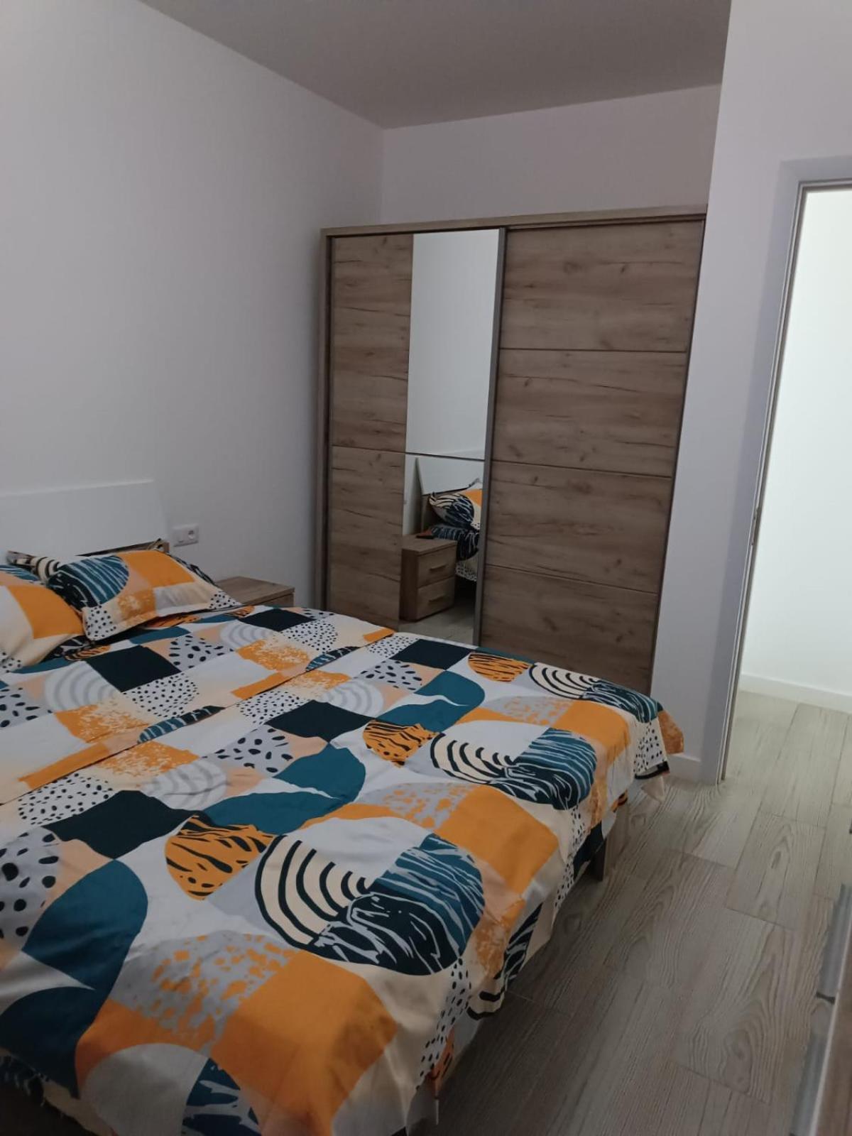 Apartament 2 Camere, Bloc Nou, Langa Promenada Moll, Capacitate 4 Persoane クラヨーヴァ エクステリア 写真